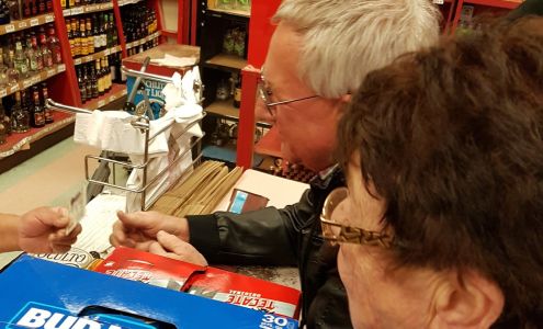 Paramount Liquor & Lounge Gallup