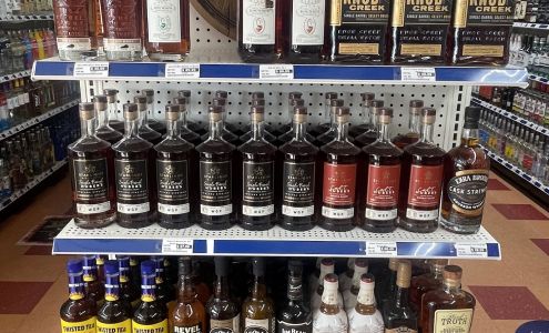 Pour House Bottle Shop Aurora