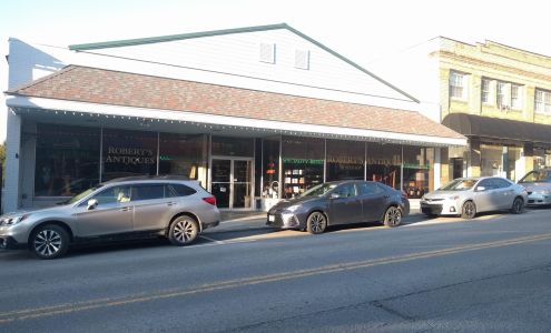 Robert's Antiques & Wine Store