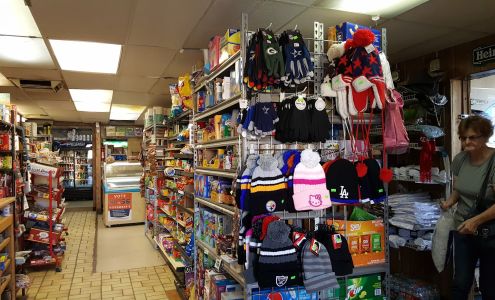 Georgie?s Mart liquor and recycling center Boron