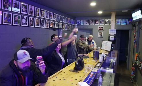 East End Still & Pickers Lounge Flora