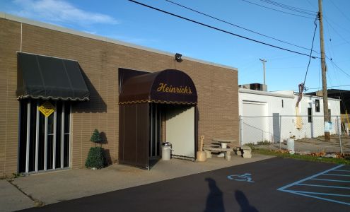 Heinrich's Decorating Nook