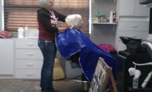 Cindy's Hair Chair Hiawatha