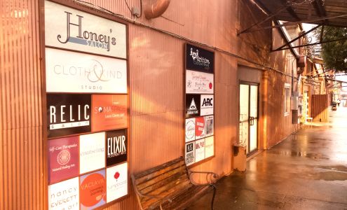 Honey's Salon Athens