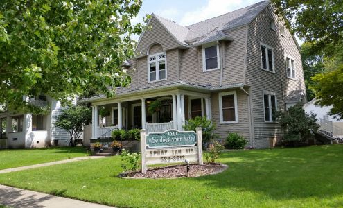 Who Does Your Hair? Styling Salon Springfield