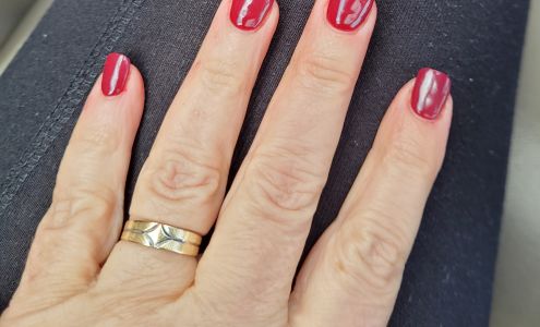 Oscar Nail & Spa Queens