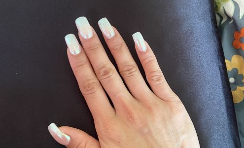 Bin Bin's Nails Queens