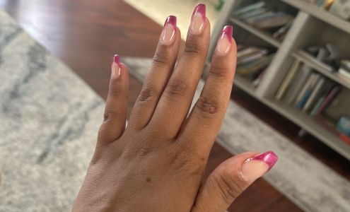 Le Nails Strongsville