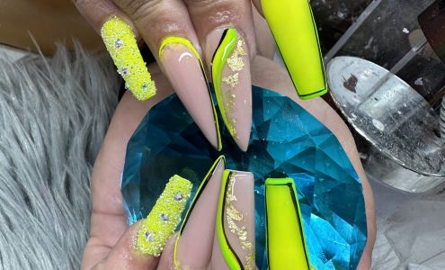 Queen Nails & Spa I Youngstown