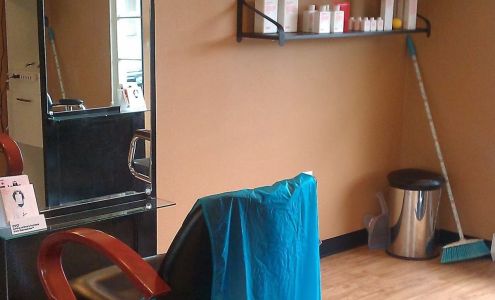 I Run With Scissors. the salon Eugene