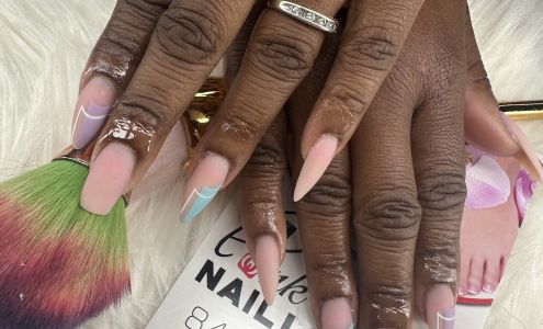 Pink polish nails lounge