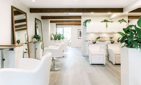 Adrina Martins Salon