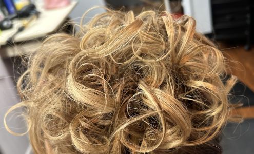 Rainbo Tique New Lebanon