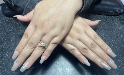 Tips & Toes Nails & Waxing San Pablo