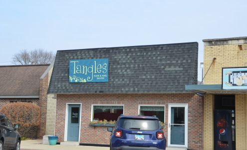 Tangles 233 Allen St, Clinton Wisconsin 53525