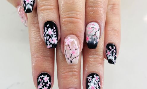 Creative Nails & Spa