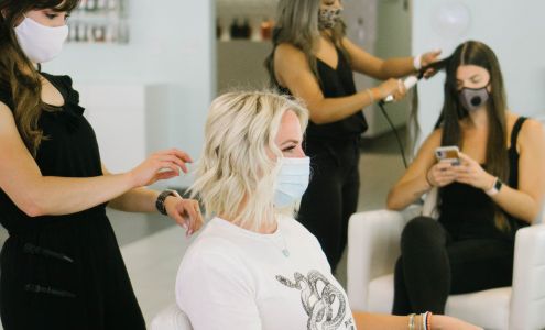 h2blow the blowdry + makeup bar
