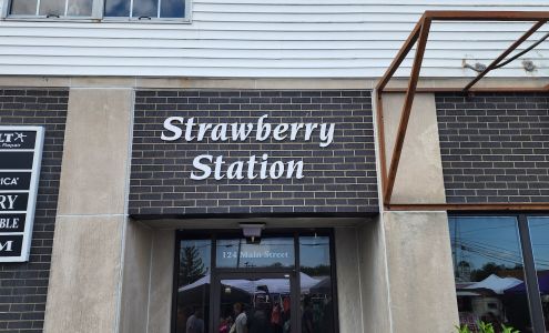 Strawberry Station 124 Main St, Portland Tennessee 37148