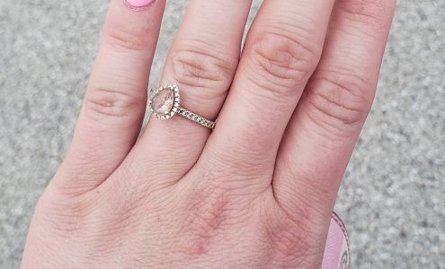 Le Nail 6 W Frankfort Plaza, West Frankfort Illinois 62896