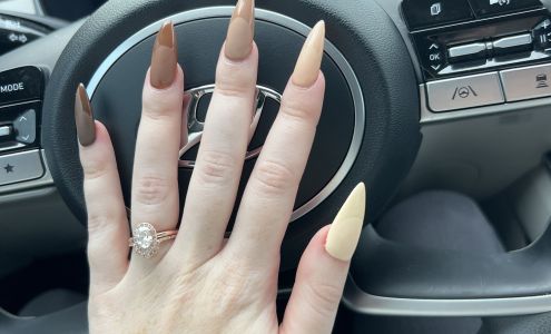 Apple Nails Lounge Spring