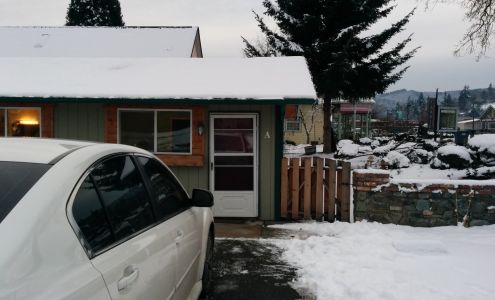 Jan's Salon Eatonville