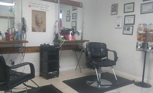 Roxi's Hair, Makeup, Plus More (Unisex Salon) 315 N Arroyo Blvd #3, Los Fresnos Texas 78566