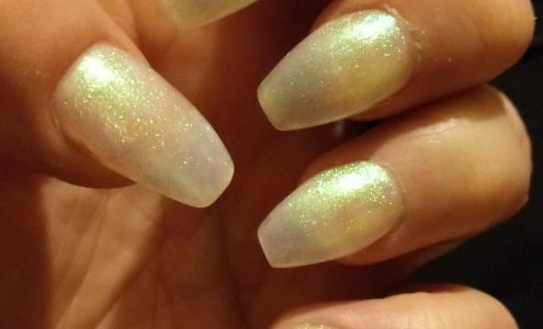 Susie's Nails & Tanning