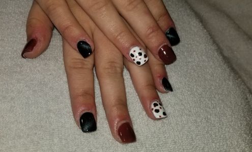 Nail Station 215 N Douglas St, West Frankfort Illinois 62896