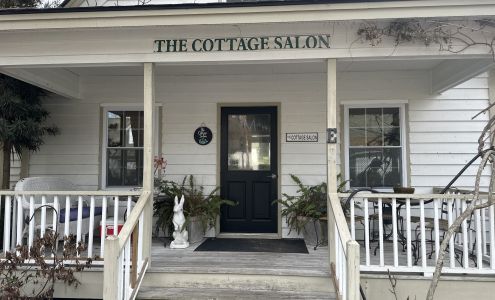 Cottage Salon