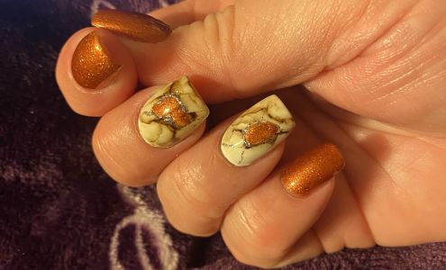 Hi-Tek Nails & Tanning