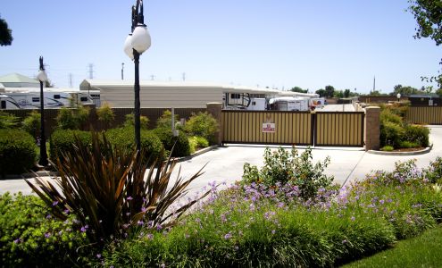 Derrel's Mini Storage