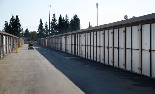 Derrel's Mini Storage