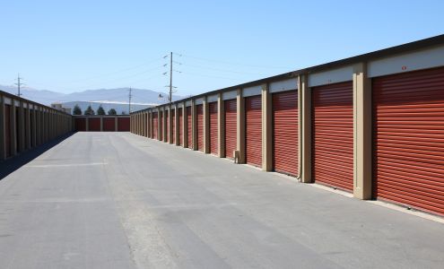 Leonard's Lockers Self Storage