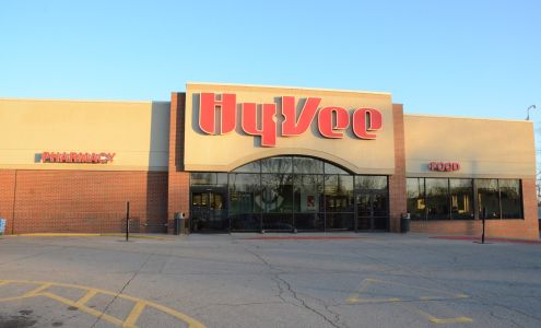 Hy-Vee Grocery Store