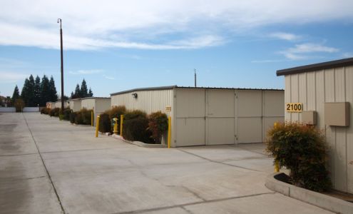 Derrel's Mini Storage