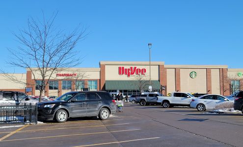 Hy-Vee Grocery Store