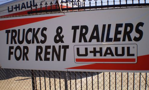 Lock & Leave Self Storage Dinuba