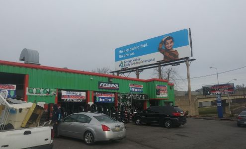 Los Primasos Tire Shop