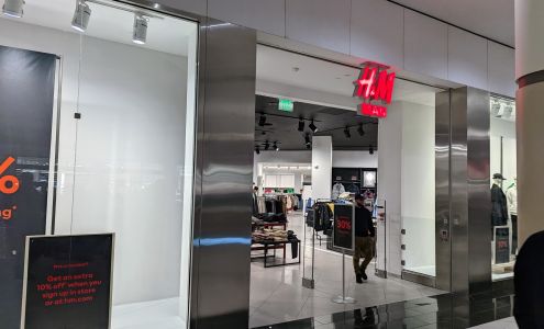 H&M Holyoke