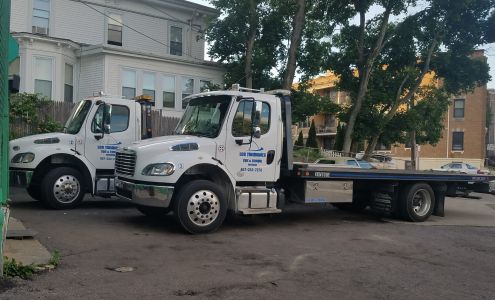 Los Tiburones Tire & Towing