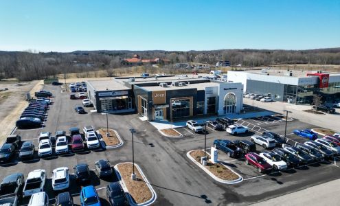 Russ Darrow Chrysler Dodge Jeep Ram of West Bend