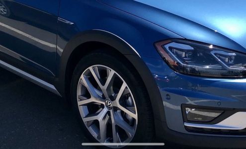 Chuck's Auto Repair - Maple Leaf