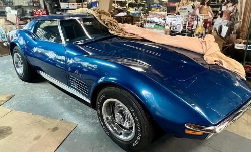 Roberts Corvettes and Classics