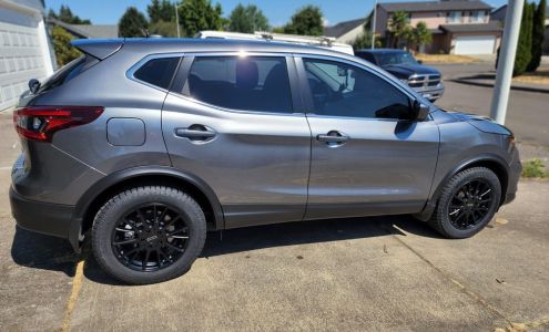 Universal Autoglass & Tires