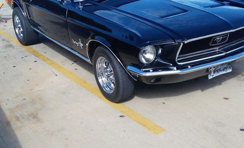 Madlock's Auto Glass & Body