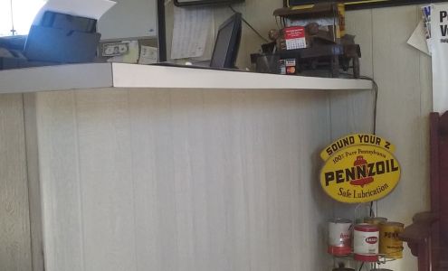 Tom & Ollie's Lube Express