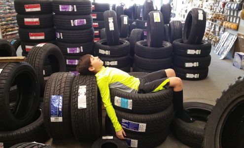 Earl's Speed & Custom