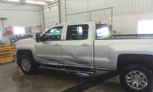 Neal's Auto Body Inc Festina
