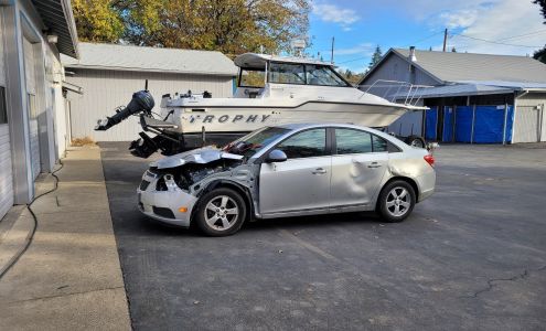 A & W Auto Body Cave Junction