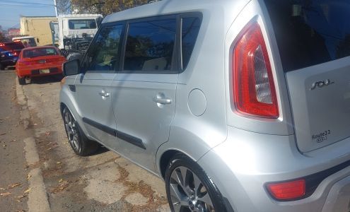 Jardims' Auto Body Corporation